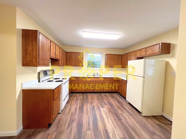 Foto del edificio - 4 bedrooms 2 bathrooms house for rent