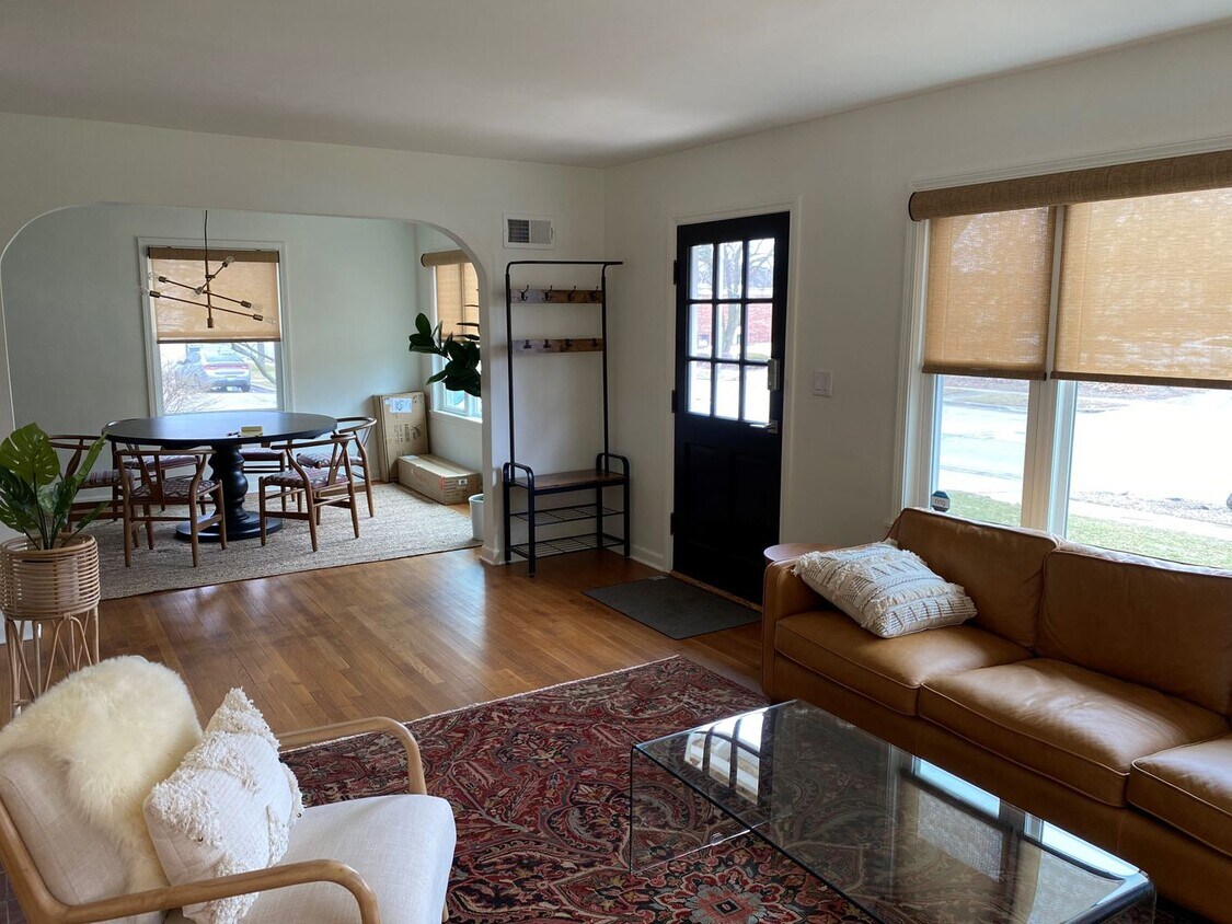 Foto principal - Renovated 3-bed, 2-bath home close to scho...