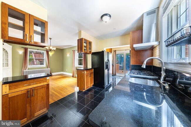 Foto del edificio - 2804 McKinley St NW