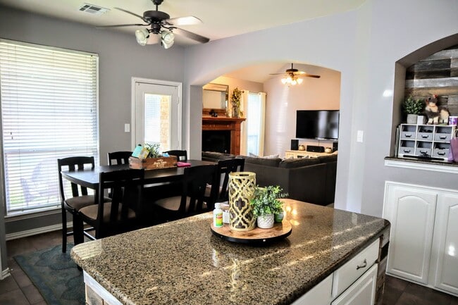 Building Photo - 8500 Twin Oaks Dr