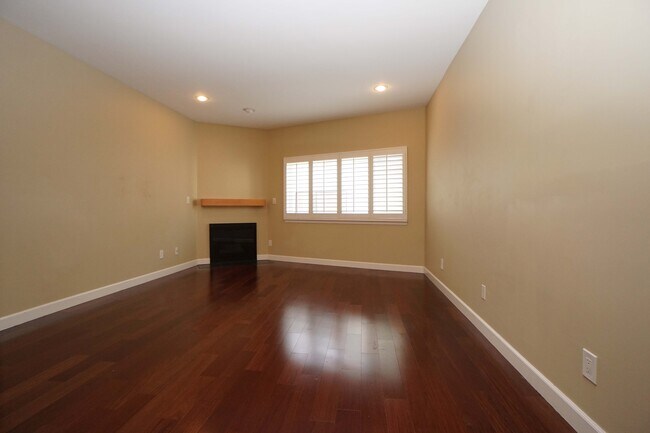 Living Room - 1818 Glendon Ave