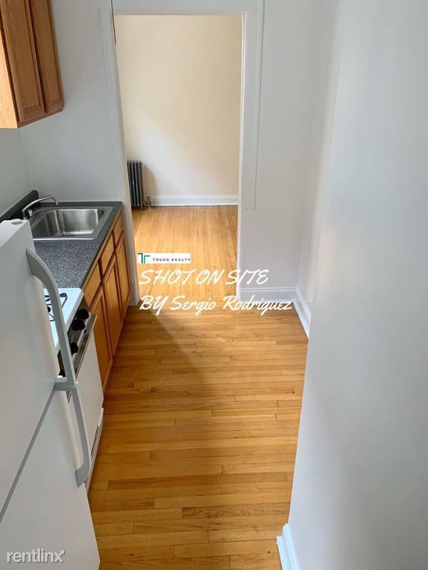 Foto del edificio - 3919 N Pine Grove Ave