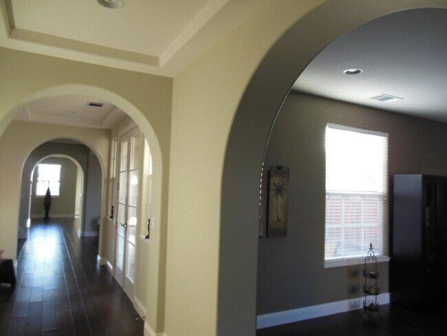 Building Photo - 291 Drummond Dr
