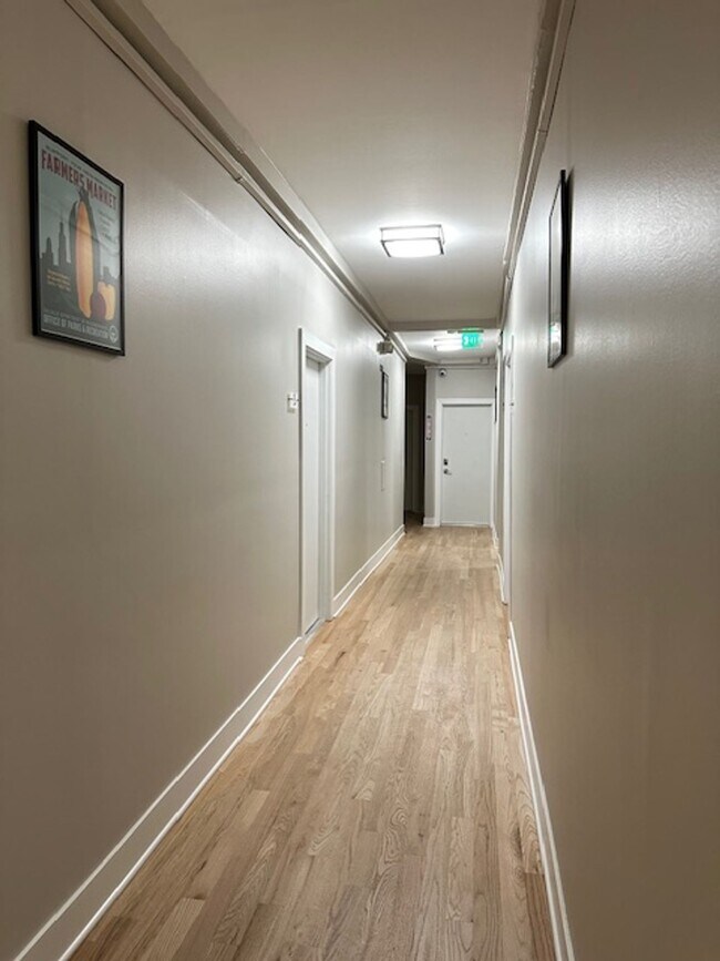 Foto del edificio - Bright & Spacious Logan Square Studio