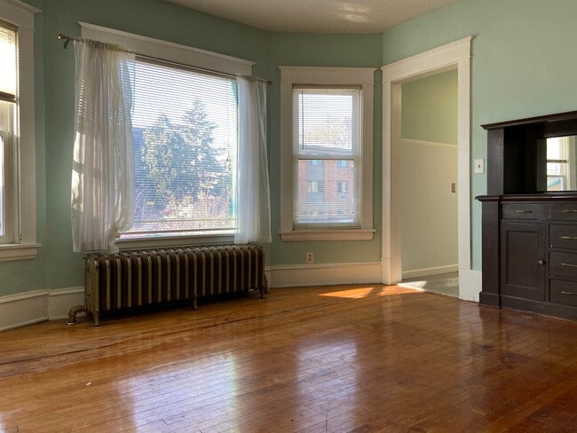 Dining room - 130 W 28th St
