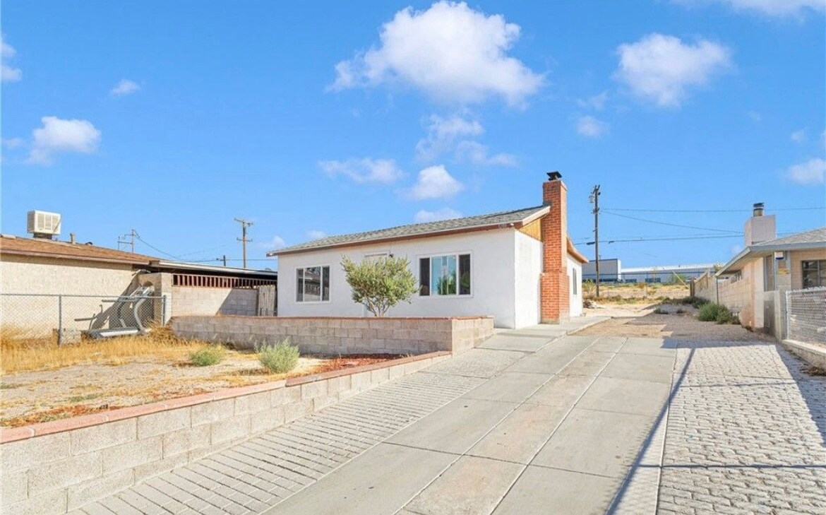 Primary Photo - 1280 Flora St