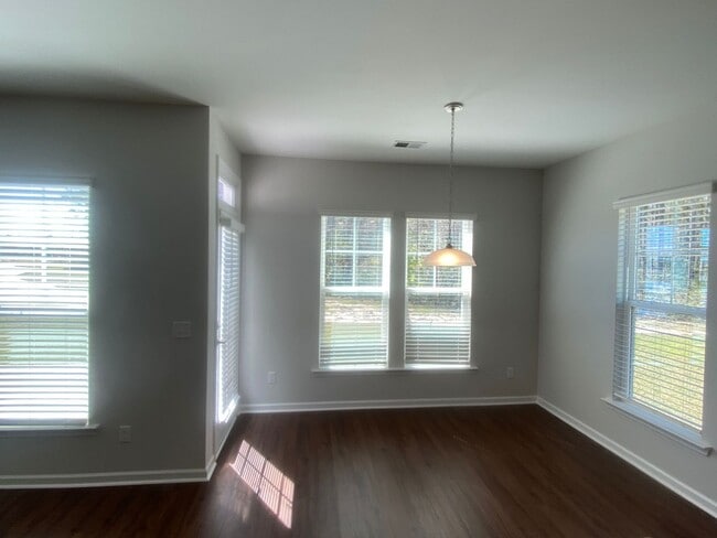 Building Photo - 9 Cantata Cir