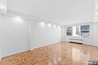 Building Photo - 1450 Palisade Ave