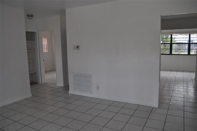 Foto del edificio - 6930 Liberty St
