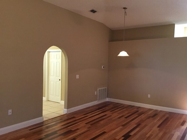 Building Photo - 1667 Vista Lake Cir