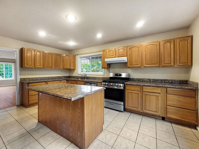 Building Photo - 2-Story home with parking off of Market St...