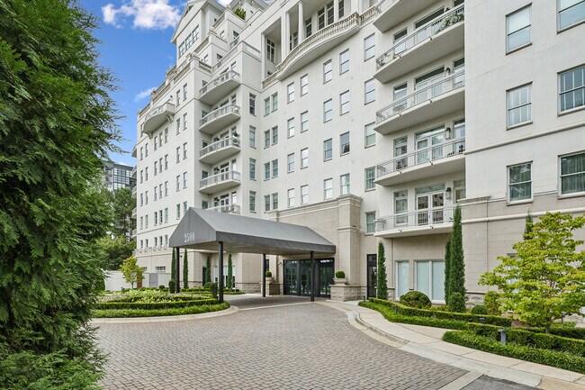 Foto del edificio - 2500 Peachtree Rd NW
