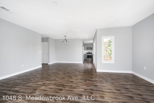 Foto del edificio - 1048-1050 Meadowbrook Ave