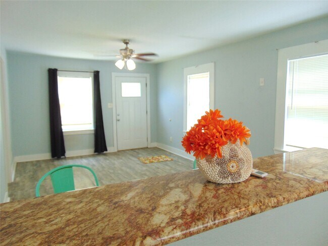 Building Photo - 5113 Avenue O 1/2