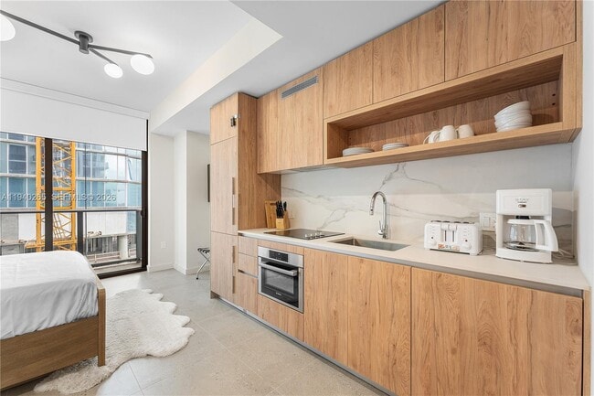 Building Photo - 11 NE 6th St