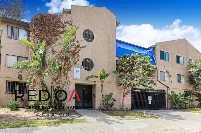 Building Photo - Bright One Bedroom With Kitchen Appliance,...