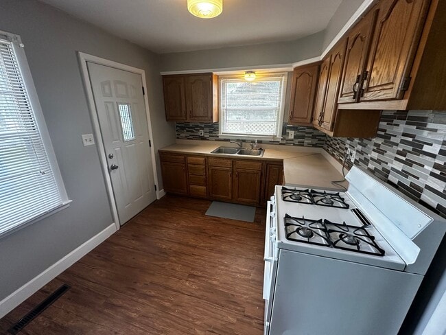 Building Photo - 3404 Doniphan Ave