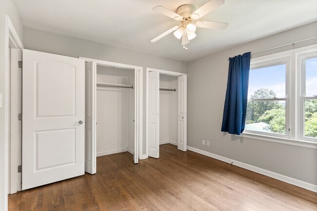 Building Photo - 1405 Bonita Dr NE
