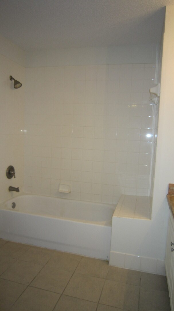 Building Photo - 1200 Town Center Dr