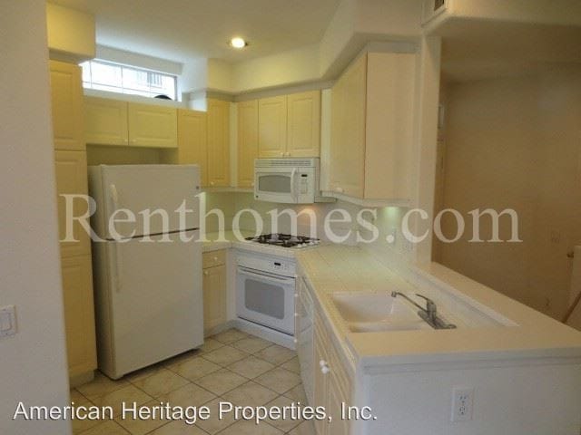 Building Photo - 10750 Sabre Hill Dr