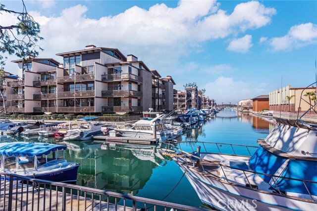 Foto principal - 9331 Marina Pacifica Dr N