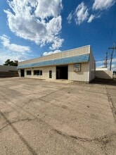 Building Photo - 305 W 5th St