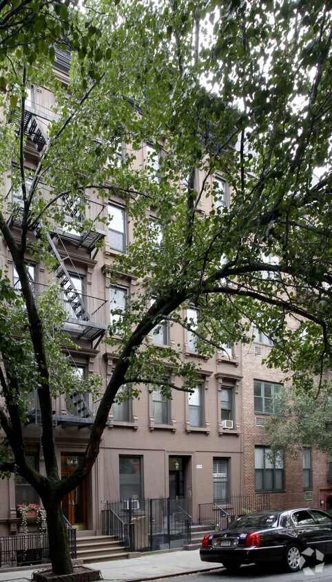 Building Photo - 316 W 19th St