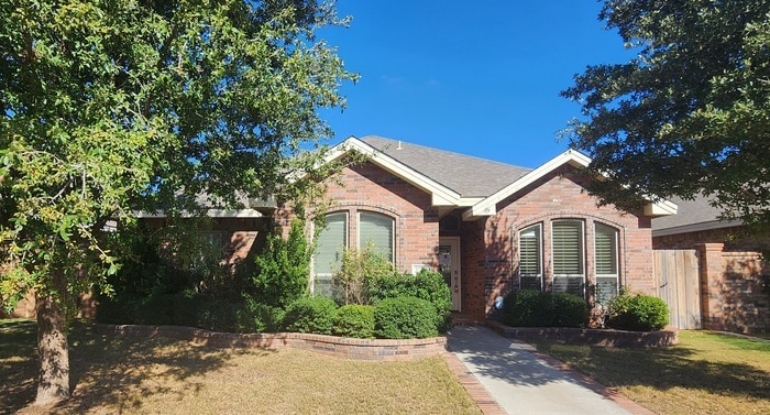 Foto principal - 3 bed 2 bath patio home, 3 car garage!