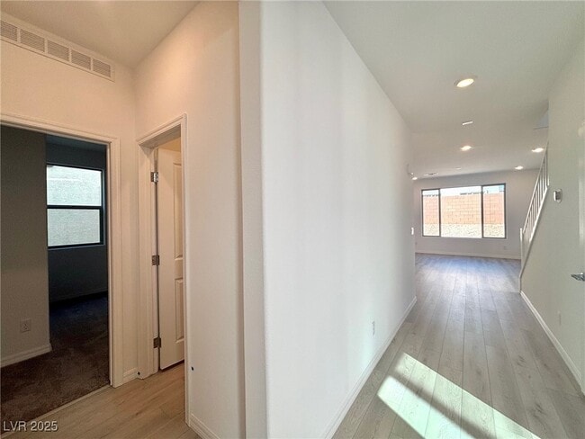 Building Photo - 10261 Digby Fine St