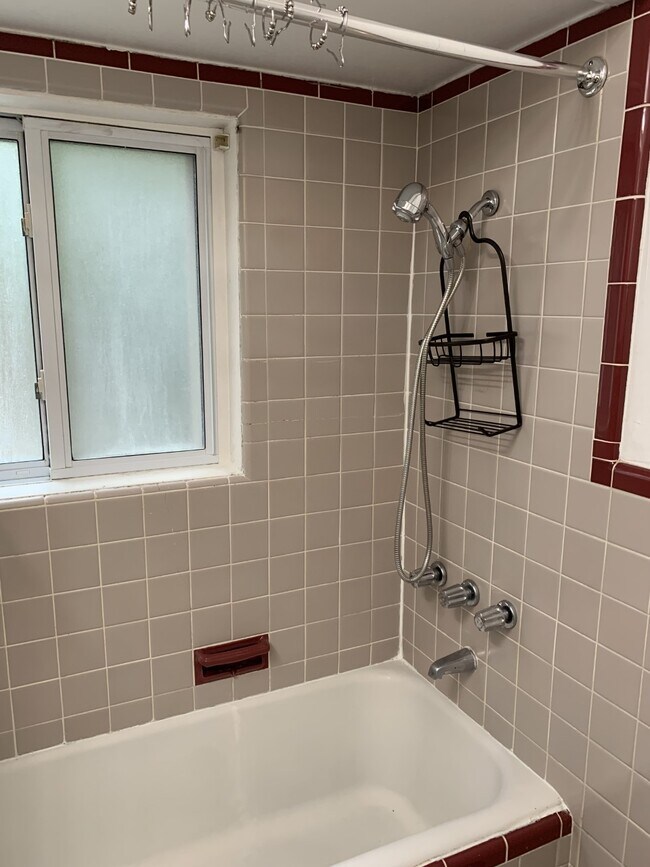 Foto del edificio - 822 Hawthorn Ave