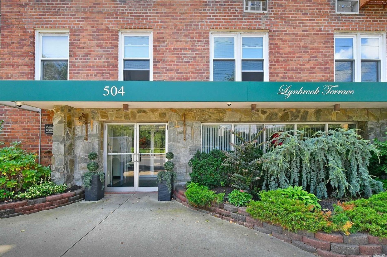 Foto principal - 504 Merrick Rd
