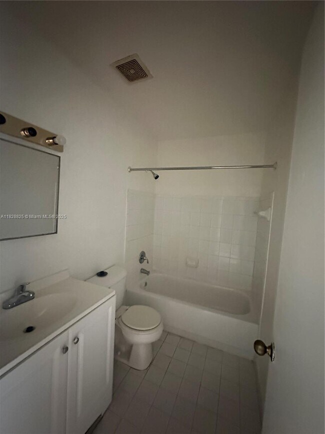 Foto del edificio - 251 NW 177th St