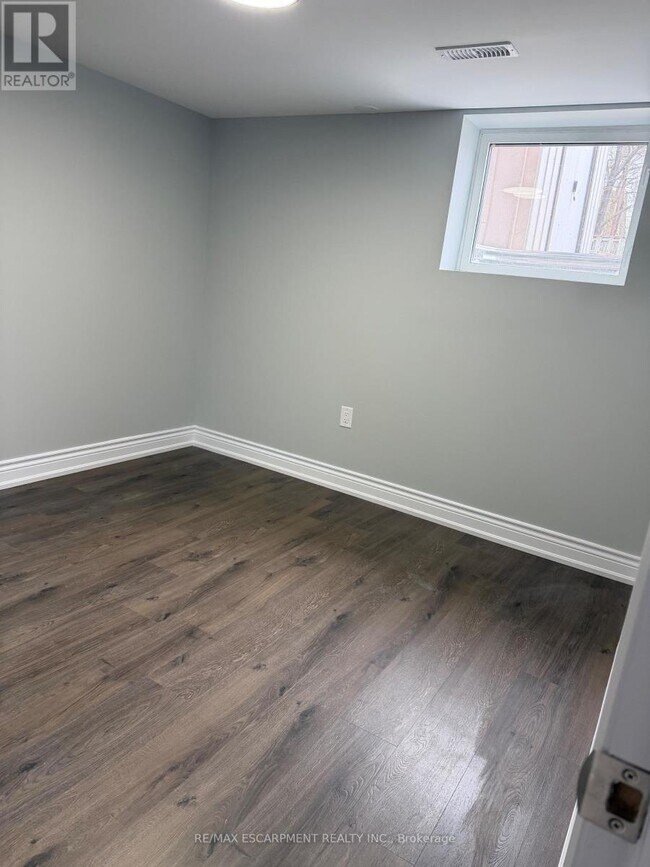 Photo du bâtiment - 276 Balmoral Ave N