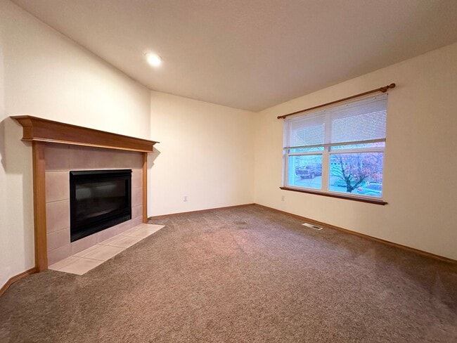 Building Photo - GREAT LOCATION!! 3bd/2ba Gresham home w/fe...