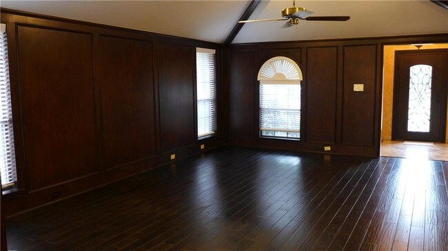 Building Photo - 2865 Stoneridge Dr