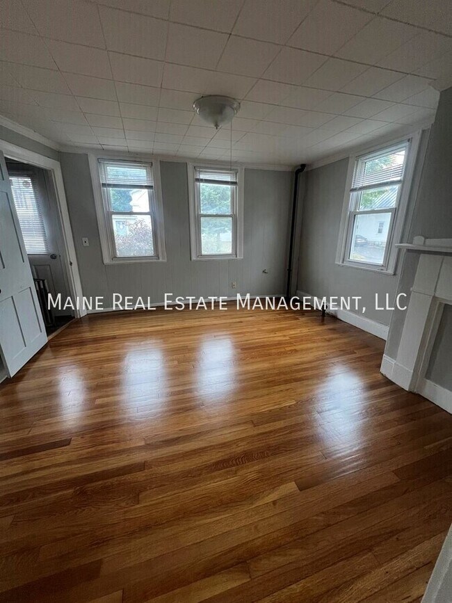 Foto del edificio - 239 Grove St