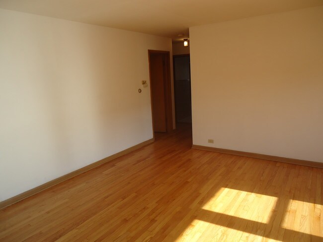 Sala de estar - 4950 GREENWOOD St