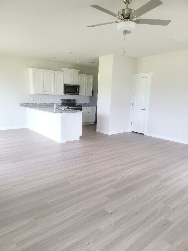 Building Photo - 1031 Peaceful Fawn Dr