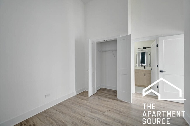 Foto del edificio - 4734 N Artesian Ave