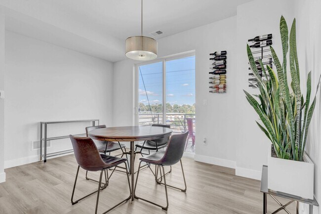 Foto del edificio - Stunning 3-bedroom, 4-bathroom townhouse!