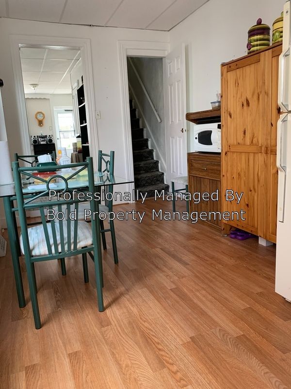 Building Photo - 3 Bedroom 1 1/2 bath home.