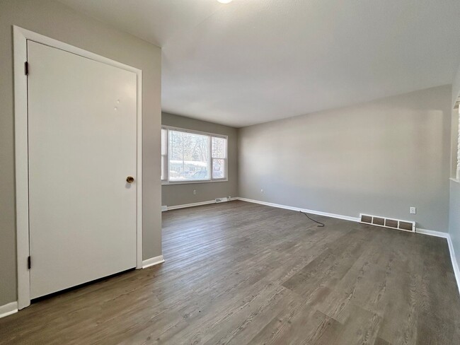 Foto del edificio - 3057/3059 Goodman Ave SW