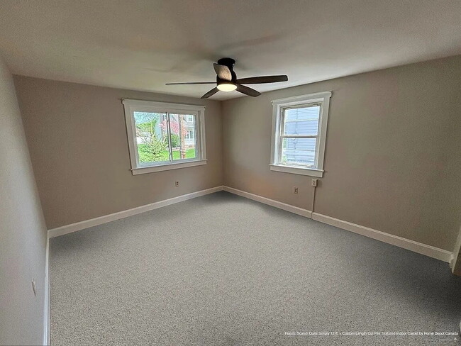 Foto del edificio - Comfortable, clean, charming 3-bedroom detached home with backyard. Conveniently located in Lower...