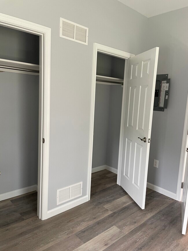 closets - 3511 Gray St
