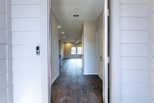 Foto del edificio - 20241 Portbec Dr