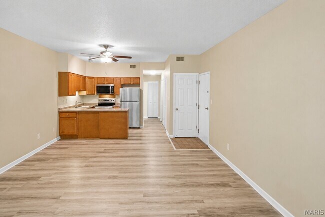 Building Photo - 13831 Amiot Dr