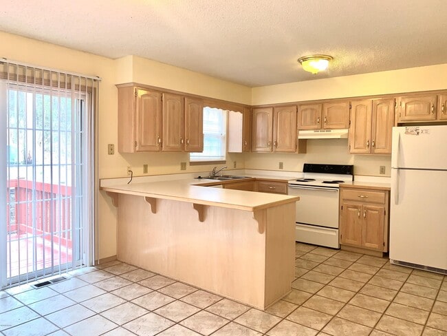 Building Photo - 1655 Mayberry Dr