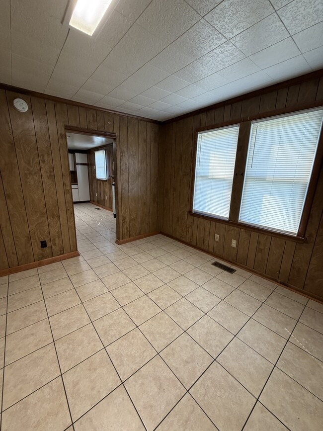 Foto del edificio - 6793 Edwards Ave