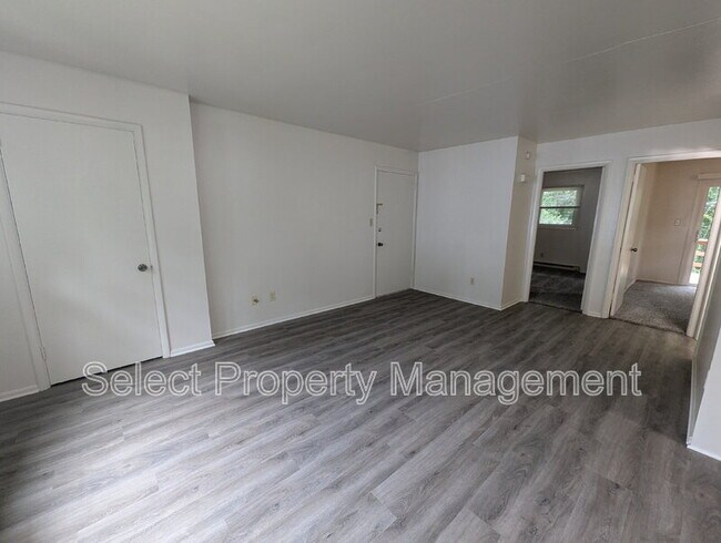 Foto del edificio - 3705 Sleepy Hollow Ln