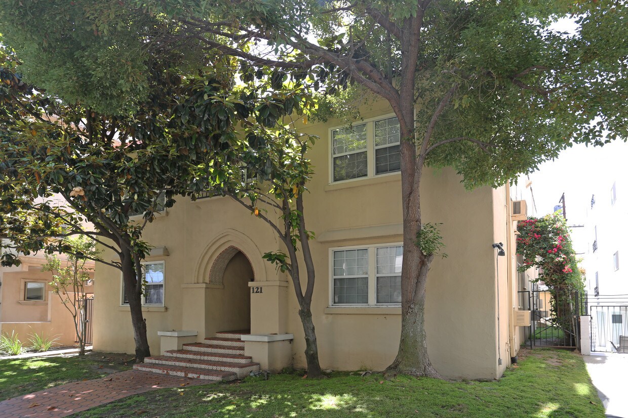 Primary Photo - 121 N Swall Dr